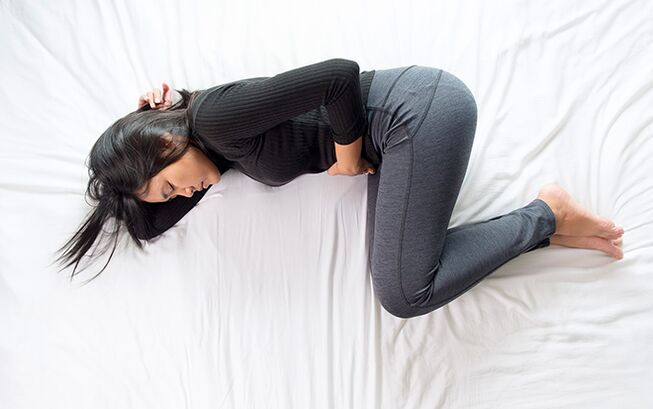 bir kadında pelvisin varisli damarları